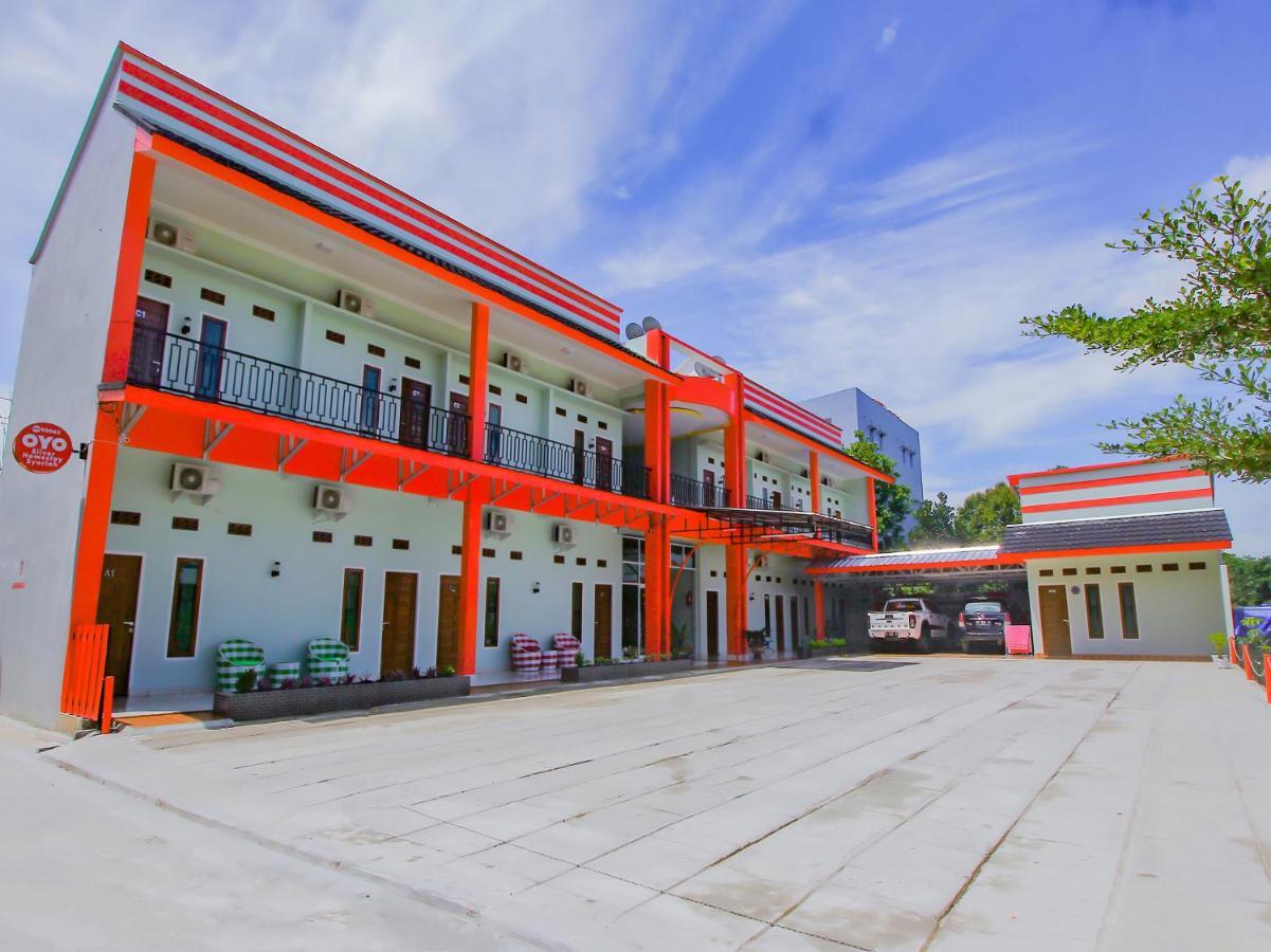 OYO 90063 Silver Homestay Syariah Perabumulih Dış mekan fotoğraf