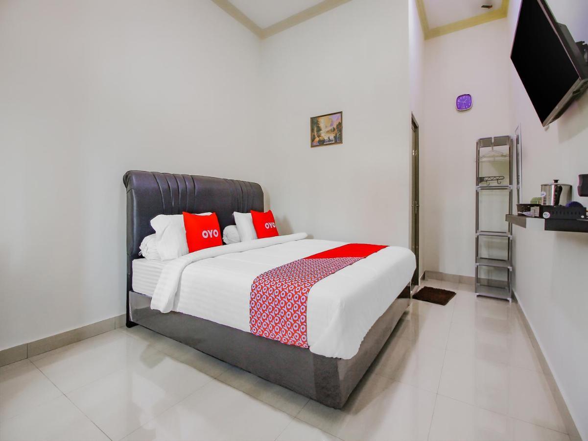 OYO 90063 Silver Homestay Syariah Perabumulih Dış mekan fotoğraf