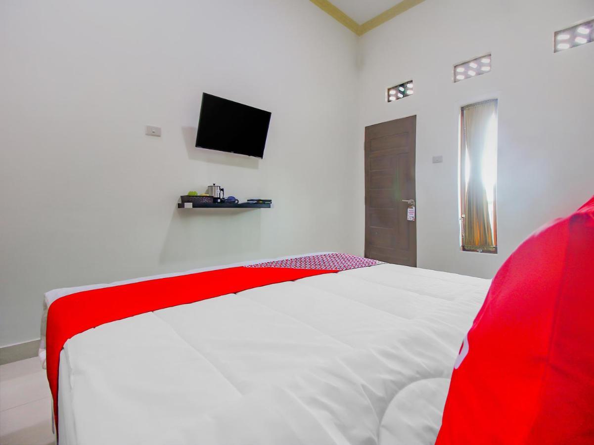 OYO 90063 Silver Homestay Syariah Perabumulih Dış mekan fotoğraf