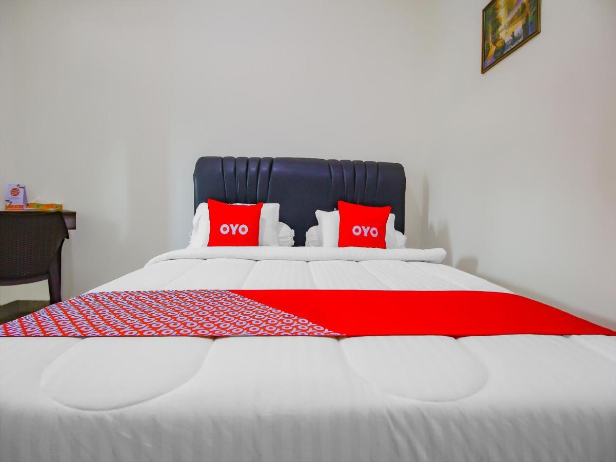 OYO 90063 Silver Homestay Syariah Perabumulih Dış mekan fotoğraf