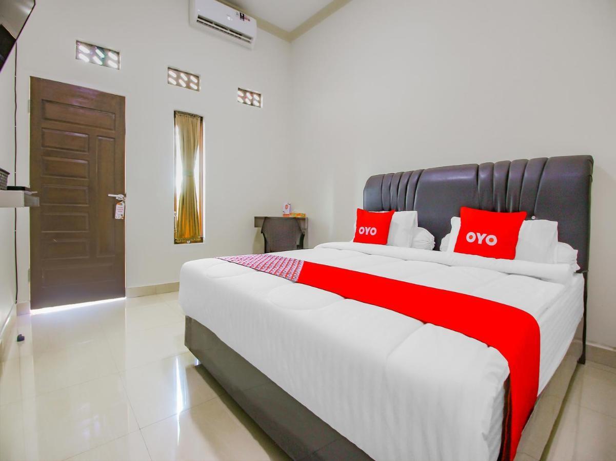 OYO 90063 Silver Homestay Syariah Perabumulih Dış mekan fotoğraf