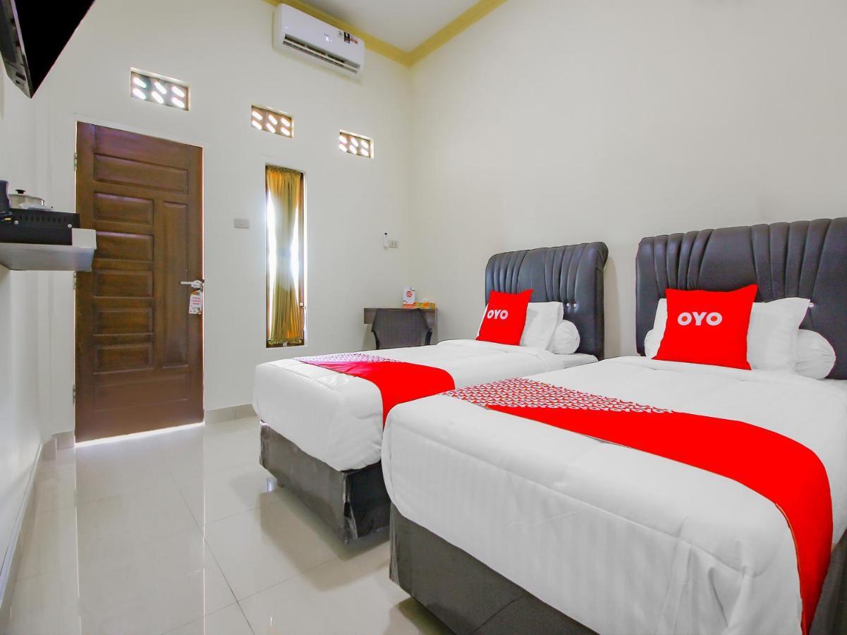 OYO 90063 Silver Homestay Syariah Perabumulih Dış mekan fotoğraf