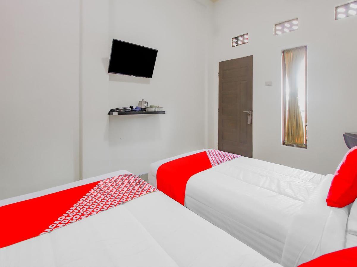 OYO 90063 Silver Homestay Syariah Perabumulih Dış mekan fotoğraf