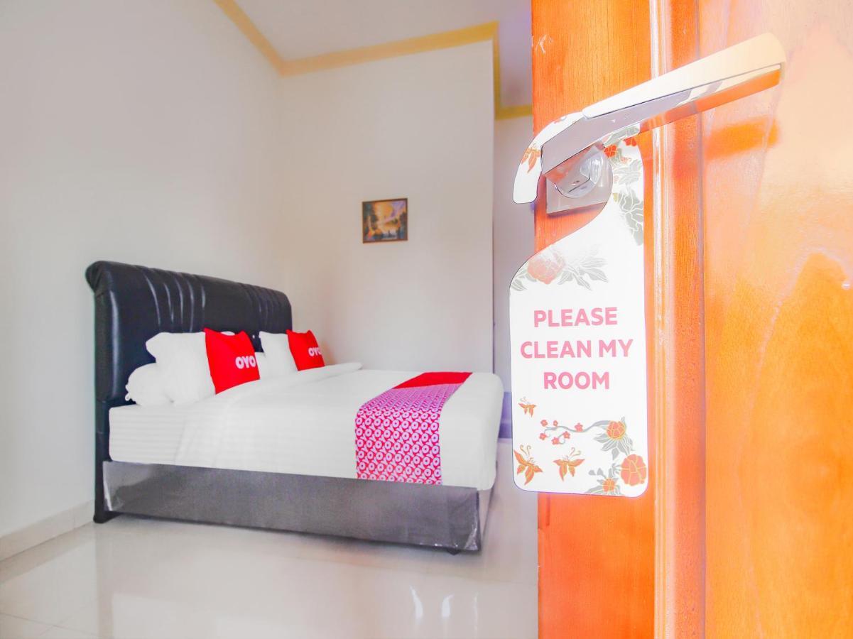 OYO 90063 Silver Homestay Syariah Perabumulih Dış mekan fotoğraf