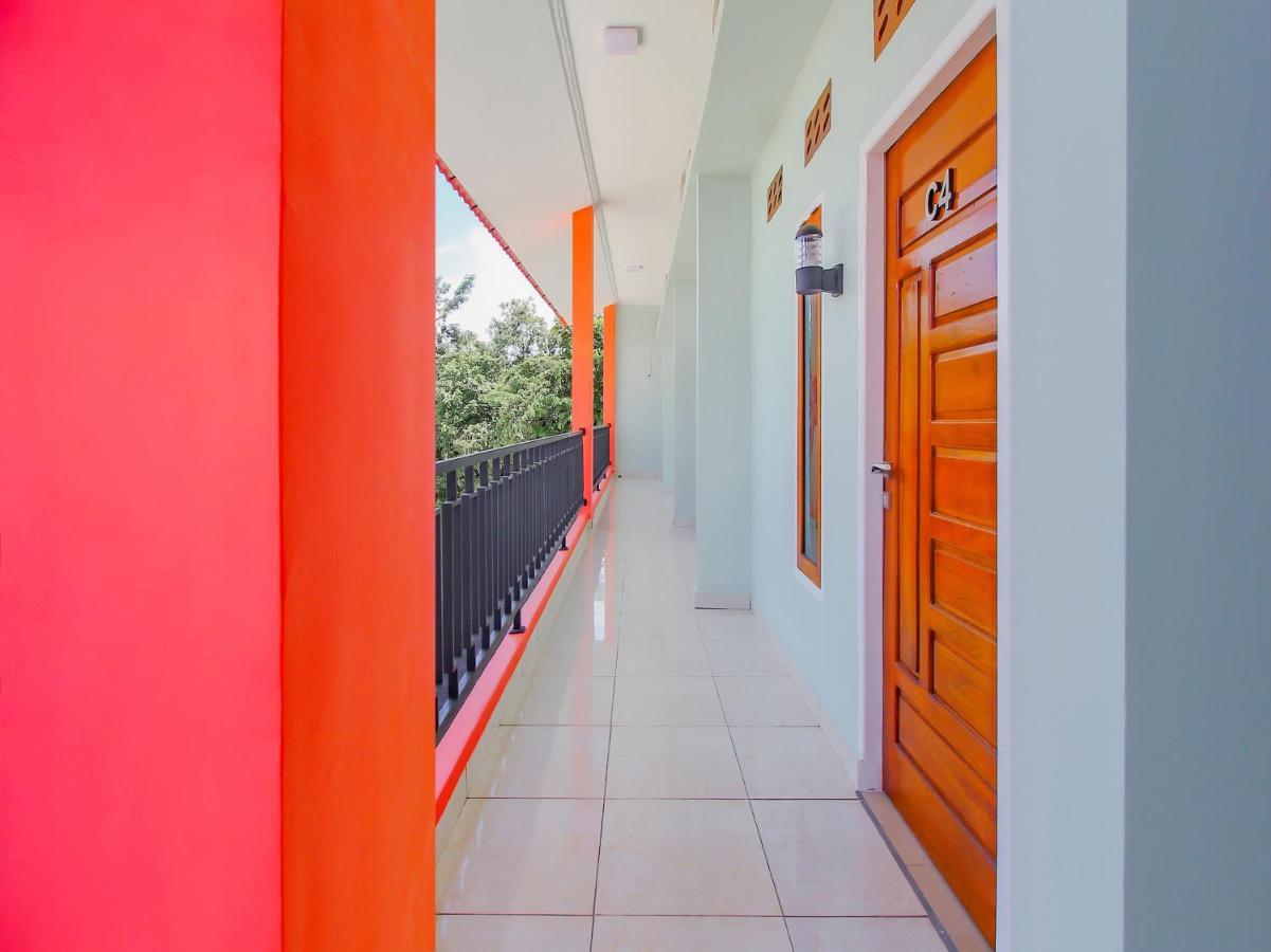 OYO 90063 Silver Homestay Syariah Perabumulih Dış mekan fotoğraf