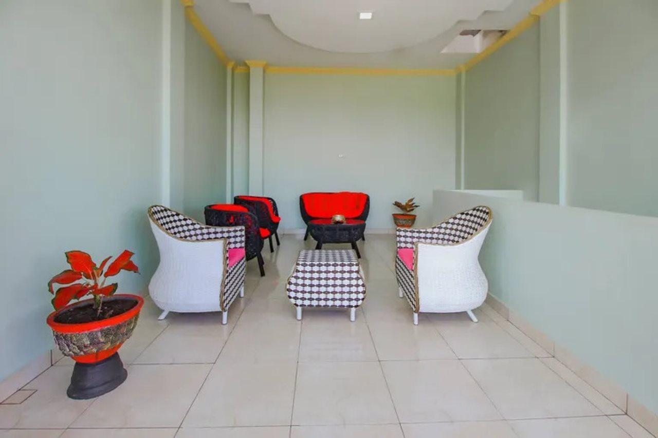 OYO 90063 Silver Homestay Syariah Perabumulih Dış mekan fotoğraf